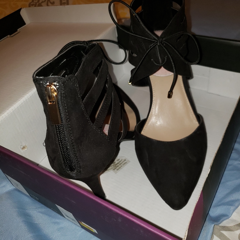 Shoes - Picture 10 of 15